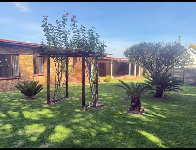 4 BEDROOM FREESTANDING FOR SALE IN THE REEDS